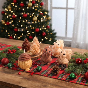 Coffret Cadeau Souvenir de Bougies Artisanales d'Aromathérapie Transfrontalières : Bougie Écureuil et Bougie Pomme de Pin pour l'Ambiance Automne-Hiver et Noël - Product Image 1