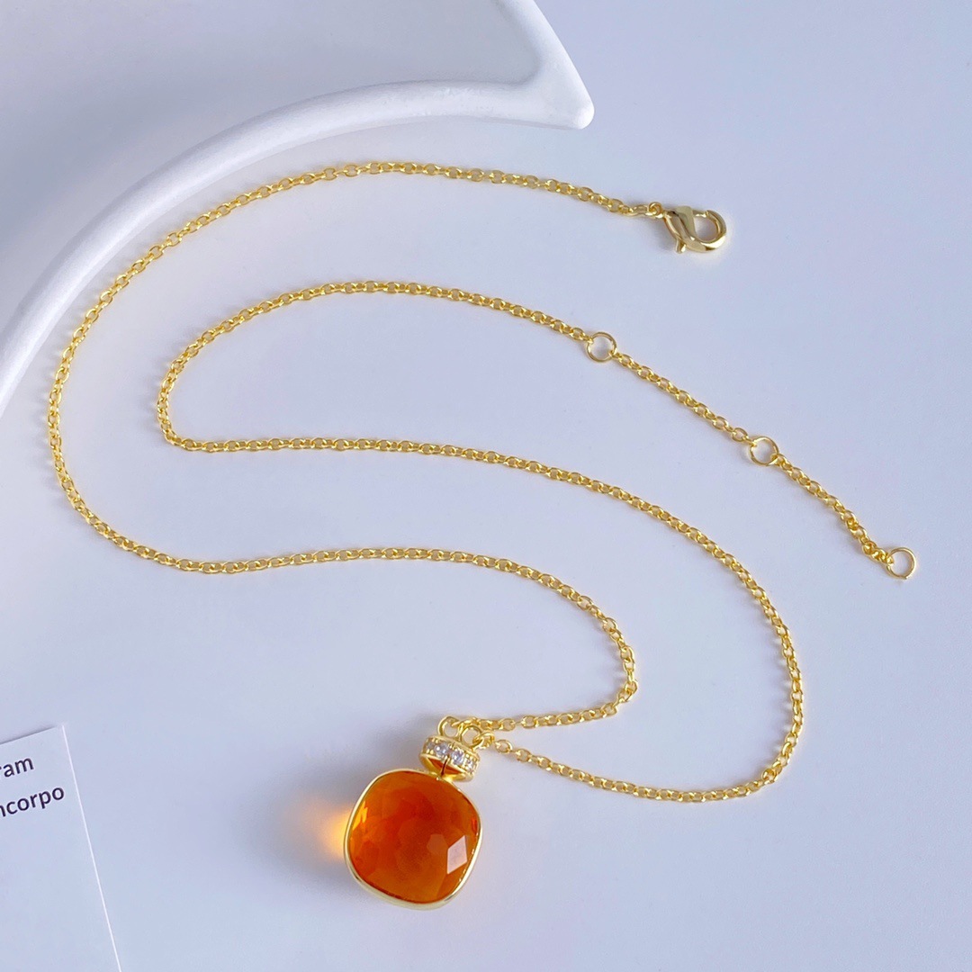 Necklace/gold amber (weighs 7.5 grams)