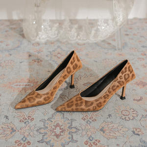 Escarpins élégants à talon épais pour femme – Chaussures à talon carré pour le bureau, les mariages, les soirées et les tenues décontractées - Product Image 1