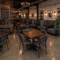 Meubles sur mesure Ron Group, banquette en forme de U à dossier haut capitonnée, chaise rembourrée en cuir, table carrée en bois