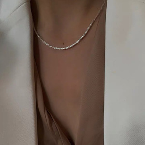 Collar de Gargantilla Delgado y Brillante Apilable, Diseño Italiano, Collar de Cadena de Plata con Destellos de Lujo para Mujer - Product Image 4