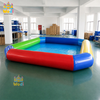 Piscine auto-gonflante stable à structure renforcée pour location commerciale