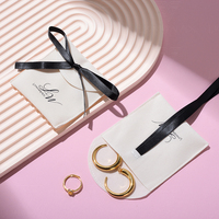 Lionwrapack : Obtenez des échantillons gratuits de pochettes à bijoux personnalisées avec logo - Velours de qualité supérieure