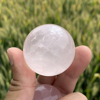 Sphère de guérison de boule de cristal de quartz rose naturel en gros pour la décoration ancienne