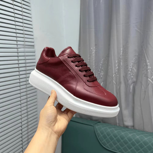 อเล็กซานเดอร์ ยูนิเซ็กส์รองเท้าผ้าใบหนังเรียบแบบไม่มีเชือกผูก พื้นหนา รุ่น Mc. รองเท้าลำลองสำหรับสไตล์สตรีทและสาวสวยในทุกๆ วัน - Product Image 1