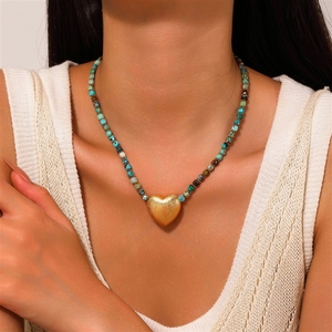 Collar <span class=keywords><strong>con</strong></span> Colgante de Corazón <span class=keywords><strong>con</strong></span> Cuentas de Encaje Turquesa y Chapado en Oro Real, Unisex, Moderno, <span class=keywords><strong>Hecho</strong></span> de Latón Natural - Product Image 2