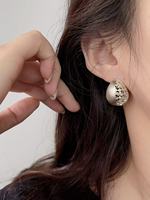 Boucles d'oreilles clous vintage en or filigrané ajouré avec perle en forme de goutte pour le quotidien, les fêtes et les événements spéciaux – Style Inde