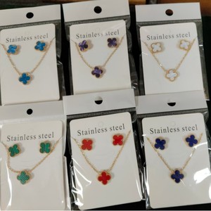 Set di Gioielli Quadrifoglio Portafortuna, Bracciale con Cinque Fiori, Collana per Clavicola, <span class=keywords><strong>Orecchini</strong></span> Abbinati, Gioielli da Donna - Product Image 1