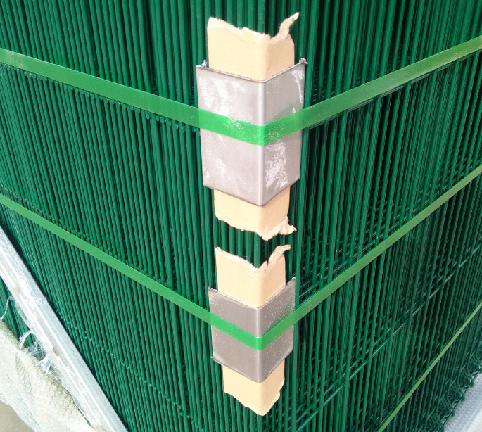 Decorative Wrought Iron 3D Wire Mesh Fence Green Vinyl Coated 1030mm height