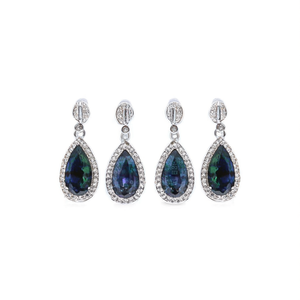 Orecchini pendenti classici da donna placcati in oro bianco con zirconi a taglio a pera e montatura a castone con strass per feste - Product Image 1