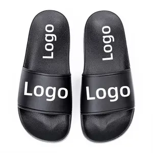Commercio all'ingrosso personalizza pantofole per adulti estive nere pantofole in Pvc da uomo in tinta unita con logo personalizzato unisex diapositive da uomo con logo