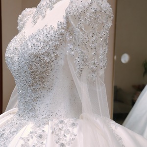 <span class=keywords><strong>Abiti</strong></span> <span class=keywords><strong>da</strong></span> <span class=keywords><strong>Sposa</strong></span> di Lusso Stile Principessa con Collo Alto, Corpetto con Cristalli e Perline, Maniche Lunghe, Sopragonna in Raso, <span class=keywords><strong>Taglie</strong></span> <span class=keywords><strong>Forti</strong></span> - Product Image 5