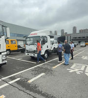 Camion benne à ordures ISUZU 4x2 avec benne arrière, moteur diesel Euro 4, boîte de vitesses manuelle, 3 tonnes, conduite à gauche/droite, personnalisable