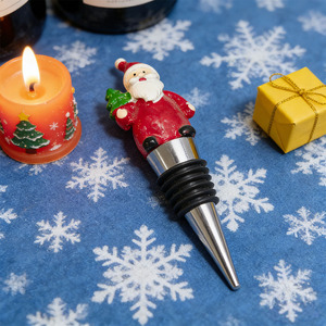 Tapón de <span class=keywords><strong>Vino</strong></span> Reutilizable con Diseño Navideño de <span class=keywords><strong>Caperucita</strong></span> <span class=keywords><strong>Roja</strong></span> y Santa Claus Recogiendo el Árbol - Product Image 2