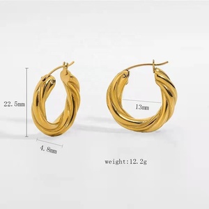 Grosses boucles d'oreilles torsadées en acier inoxydable plaqué or 18K, bijoux pour femmes - Product Image 4