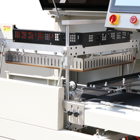 Le PLC contrôle la machine de scellage vertical et d'emballage sous film rétractable. Machine d'emballage de film POF de type fenêtre transparente.