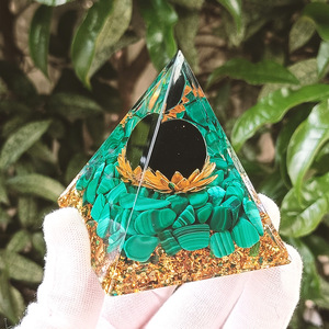 Pyramide en résine époxy avec galets de cristal, ornement de bureau, décoration d'aquarium, globe vert malachite noir, cadeau - Product Image 4