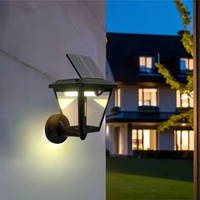 Lampes murales solaires extérieures modernes étanches en gros avec détection de mouvement PIR, design LED écologique, certifiées CE, PA6+Verre 4100K