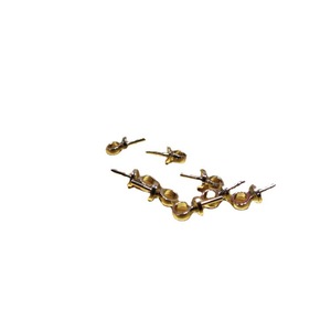 Pendientes de tuerca de aleación de zinc con forma de letra, joyería minimalista, accesorio de moda unisex - Product Image 4