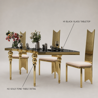 Ensemble de table à manger en verre noir de luxe avec cadre en métal doré et chaises rembourrées crème pour hôtels, restaurants, hôtellerie, intérieurs résidentiels