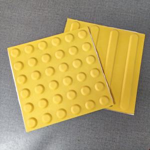 Pavage Tactile TPU <span class=keywords><strong>auto</strong></span>-adhésif extérieur en plastique aveugle de <span class=keywords><strong>route</strong></span> indicateur de carrelage Tactile école publique dalles de pavage produits en caoutchouc - Product Image 2