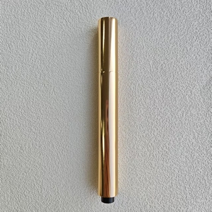 Lápiz Voluminizador de Labios Extremo en Tubo Dorado de Lujo al por Mayor, Brillo y Humectación Duradera, Relleno de Labios con Ácido Hialurónico - Product Image 5