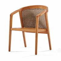 Fauteuil d'extérieur en teck de style Mid-Century Modern avec dossier en rotin synthétique, chaise de balcon pour resort, couleur bois personnalisable