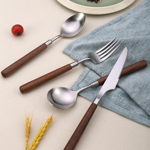 Commercio all'ingrosso per la casa Set di posate di alta qualità moderno retrò manico in legno coltelli forchette e cucchiai per il ristorante - Product Image 3