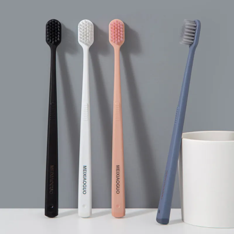 All'ingrosso a buon mercato Ultra morbido setole manuale spazzolino da denti produttore personalizzato per adulti in plastica spazzolino con Logo