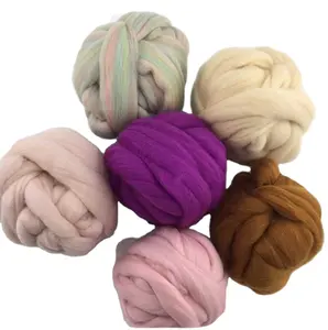 Merino Wool Roving Yarn Wholesale Dyed Or Colored Wool Roving 21-23 Micron Chunky Merino Wool Baby Blanket Knitting Yarn