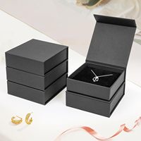 Boîte cadeau haut de gamme en carton pour bijoux, avec pelliculage brillant et revêtement UV, pour colliers, bracelets, boucles d'oreilles et bagues