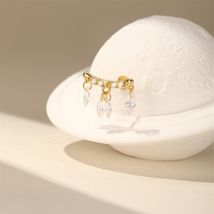 Piercing doré à tête plate unique, style Ins, luxe léger, en argent sterling S925, avec pampille œil de cheval - Product Image 2