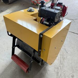 Handgeführte <span class=keywords><strong>Mini</strong></span>-Straßenwalze für Straßeninstandhaltung und Verdichtung – Dieselmotorbetrieben, tragbare Straßenwalze - Product Image 2