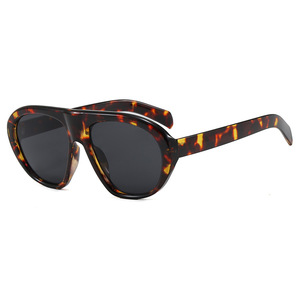 Gafas de Sol Clásicas Extra Grandes UV400 Unisex, Montura de PC Vintage de los 70, Logotipo Personalizado, Estilo Piloto, Degradado Transparente Blanco - Product Image 2