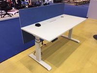 OTi table d'ordinateur de bureau intelligente et réglable bureau assis et debout pour un travail sain table élévatrice avec certificat UE