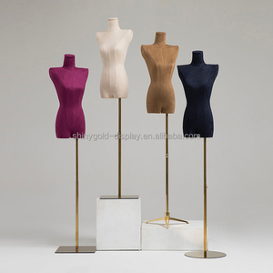 Manichino <span class=keywords><strong>Sartoriale</strong></span> Femminile in Legno Colorato Personalizzato con Braccia in Velluto Scamosciato e Spalle Piatte per Negozi di Abbigliamento - Product Image 5