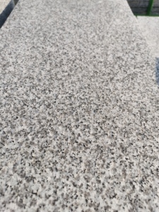 Pietre per Pavimentazione <span class=keywords><strong>in</strong></span> Granito Fiammato Jilin G623 |   Piastrelle Moderne Antiscivolo per Esterni e Patio |   Granito Grigio Chiaro Durevole ed Ecologico dalla Cina - Product Image 2