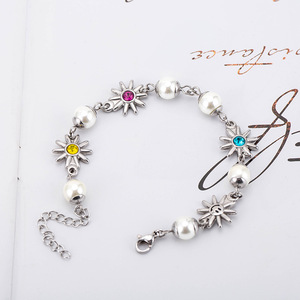 yunnique Pulsera de acero de titanio con perlas de girasol y incrustaciones de cristal, joyería unisex - Product Image 1