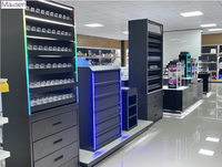 Vitrine murale LED en verre trempé noir moderne Maksen pour les magasins de tabac, les magasins de produits pour fumeurs, dimensions personnalisables