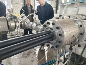 Línea <span class=keywords><strong>de</strong></span> Producción <span class=keywords><strong>de</strong></span> Extrusora <span class=keywords><strong>de</strong></span> Alta Productividad <span class=keywords><strong>de</strong></span> un Solo Tornillo para Tubería <span class=keywords><strong>de</strong></span> Conducto Óptico Corrugado <span class=keywords><strong>de</strong></span> Polietileno HDPE con Caja <span class=keywords><strong>de</strong></span> Cambios y Motor - Product Image 2