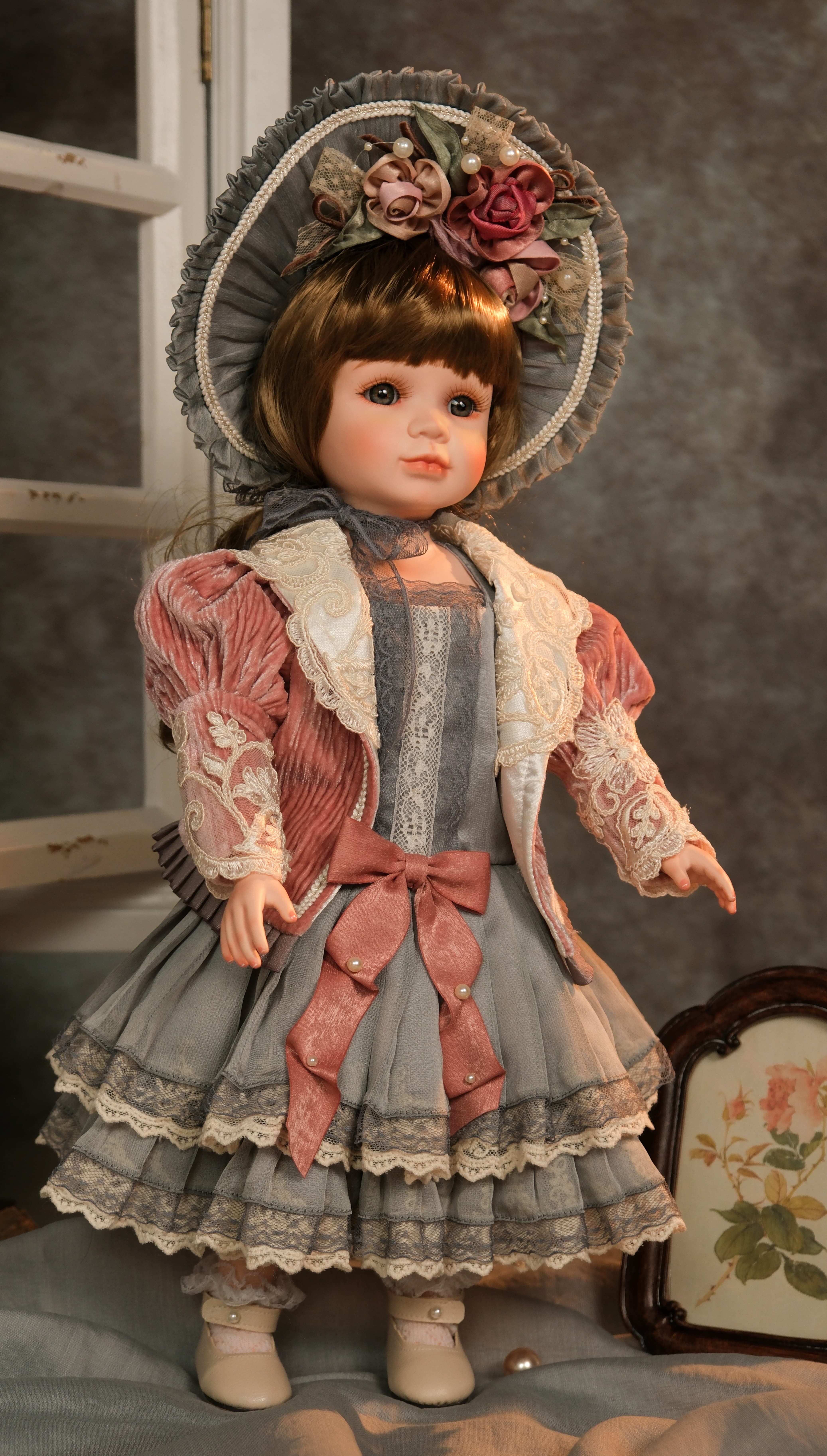 Poupée en porcelaine 18 pouces 6