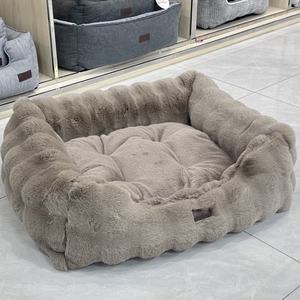 Cama Rectangular de Lujo para Perros y Gatos, Impermeable, Duradera, Súper Suave, Lavable, Relleno de Algodón para Todas las Estaciones, Venta al por Mayor para Proveedores de Mascotas - Product Image 1