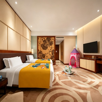 Ensemble de meubles de chambre d'hôtel 5 étoiles haut de gamme, lit modulaire moderne, banc, panneau mural en placage de bois, couleurs personnalisées, chambre familiale