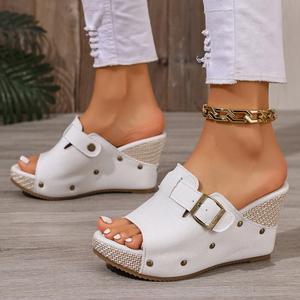 Sandali Estivi da Donna con Zeppa e Fibbia, Nuovo Stile di Design, Ciabatte da Spiaggia Casual, Taglie Grandi - Product Image 5
