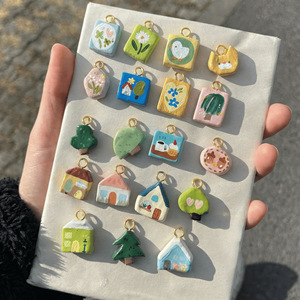 Colgante de cobre pintado con diseño de casa, árbol y flor, bonito dije de margarita, llavero con mosquetón, colgante para mascota, joyería de moda encantadora - Product Image 1