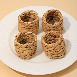 Nouveaux produits ronds de serviette en rotin <span class=keywords><strong>2023</strong></span> tissés à la main jacinthe d'eau herbe ronds de serviette style Boho décoration de table simple - Product Image 3
