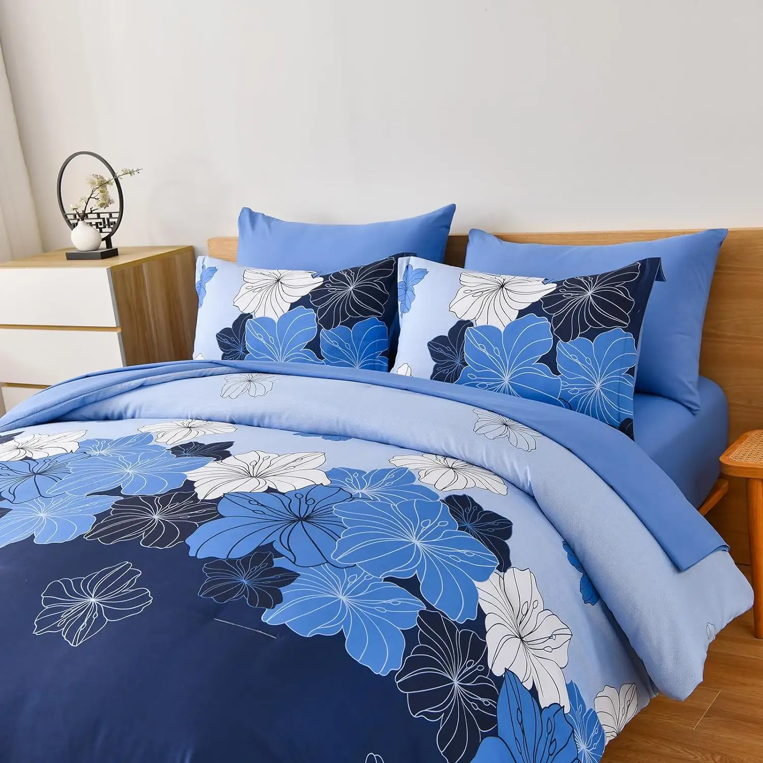 मुलायम माइक्रोफाइबर बिस्तर के लिए नीले रंग की रानी आराम से बिस्तर के लिए एक बैग में 7 टुकड़े बिस्तर