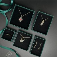 Boîtes cadeaux pour bijoux en papier texturé avec logo personnalisé, inserts en velours noir pour bagues, boucles d'oreilles et colliers