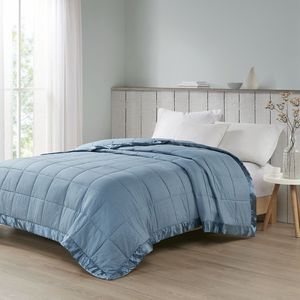 Couverture de lit alternative en duvet surdimensionnée DB avec garniture élégante en satin - Product Image 1