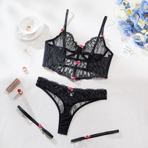 Ensemble de Lingerie Érotique en Gros, Soutien-Gorge et Culotte Brodés Transparents Effet Os de Poisson pour Femme Mature - Product Image 6